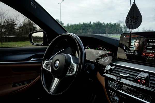 Die vielseitige Welt der modischen Tücher: Kreative Einsatzmöglichkeiten als stilvolle Accessoires